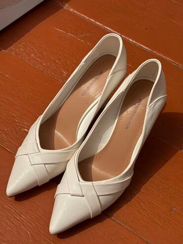 Toy paltarları və aksesuarları: Tuflilər, Ölçü: 37, rəng - Ağ, Yeni — 1