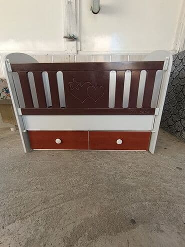 dikt taxta: Для девочки и мальчика, Четырехугольная, Колыбель, С бортиками, С матрасом, С механизмом качания — 1