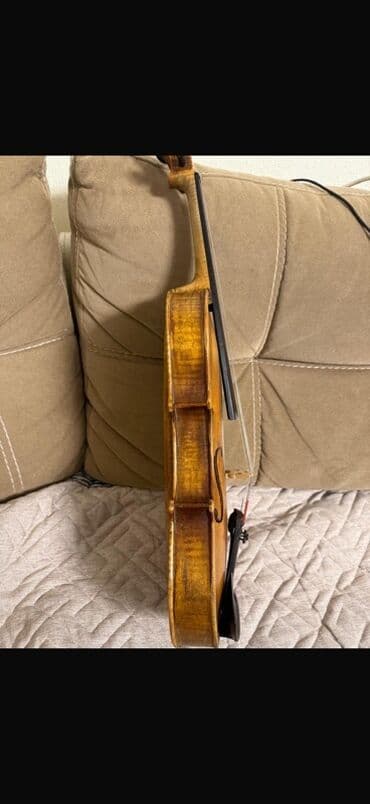 скрипка и электрогитара: Məhsul: Klassik qədim skripka, gözəl səs və usta işi Təsvir: - Tam — 5