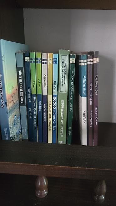 dost: Mövzu: Müxtəlif janrlarda geniş kitab kolleksiyası Tərkib: - — 5