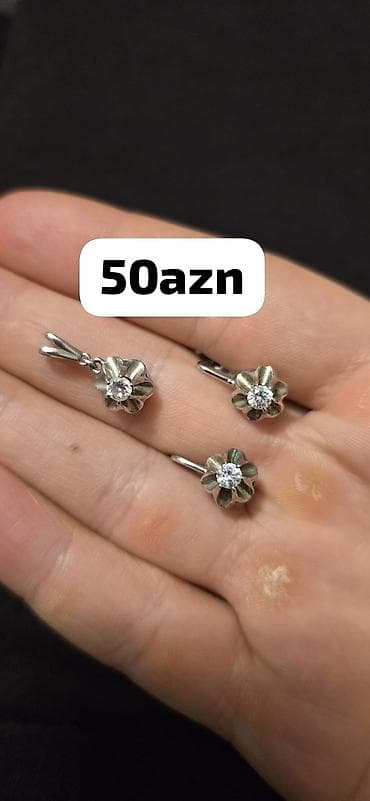 Dəstə daxildir: Sırğa, Gümüş