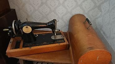 antik divan: Mexanik tikiş maşını – klassik stolüstü model - Korpus: tökmə metal — 2