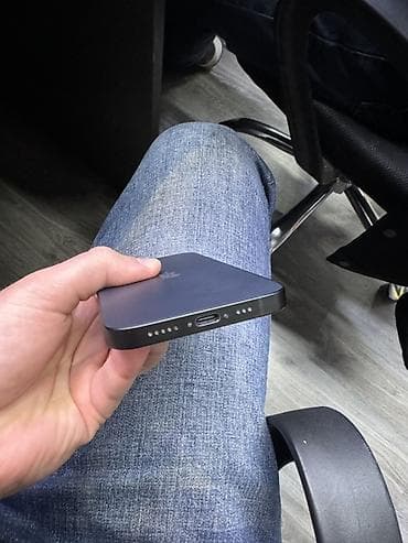 mini smartfonlar: IPhone 12 mini, Qara, Simsiz şarj — 5