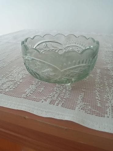 Şüşə qab – naxışlı, ayaqlı 5 ədəd - 3 AZN - Material: qalın, şəffaf