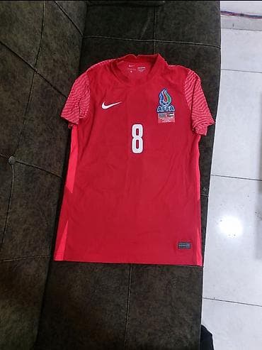 kişi cinsləri: Məhsul: Azərbaycan milli futbol komandasının rəsmi üslubunda futbolka — 2