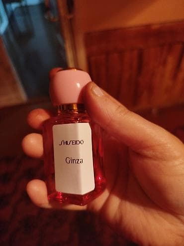 qadın don: Parfüm flakonları – Shiseido Ginza və Yves Saint Laurent MYSLF — 1