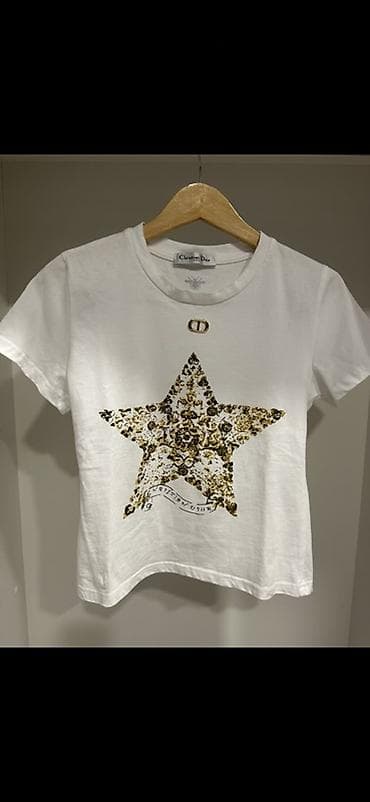 3 days krem: Ağ rəngli qısaqol Christian dior T‑shirt. Ön hissədə iri ulduz naxışı — 1