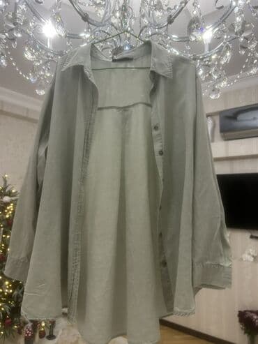 uzun paltarlar: Zərif boz-yaşıl rəngdə qadın oversize köynək/üst geyimi — 2