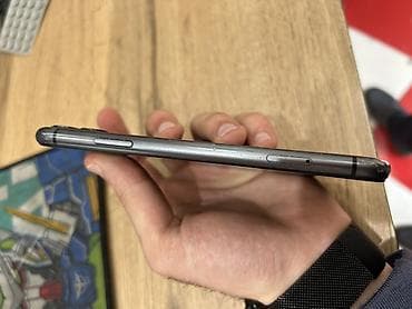 iphone 12 korpus: IPhone 11, Qara — 4