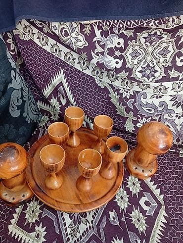 su samuru: Əl işı ağacdan hazırlanmış 7 hissəli şərab/likör dəsti - Material — 2
