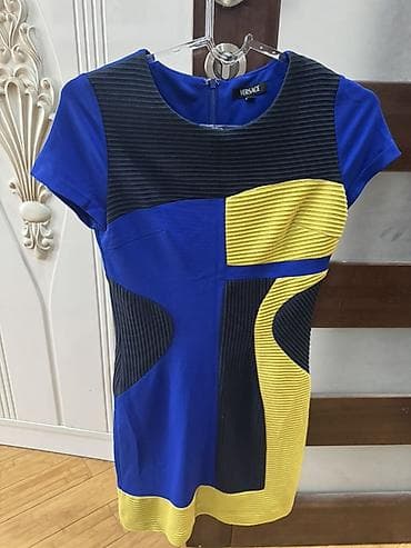 triko: Versace qadın paltarı - Dizayn: Qrafik panellərdən ibarət rəng bloku — 2