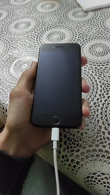 noutbuk barter: IPhone 7, 32 GB, Qara, Barmaq izi — 2