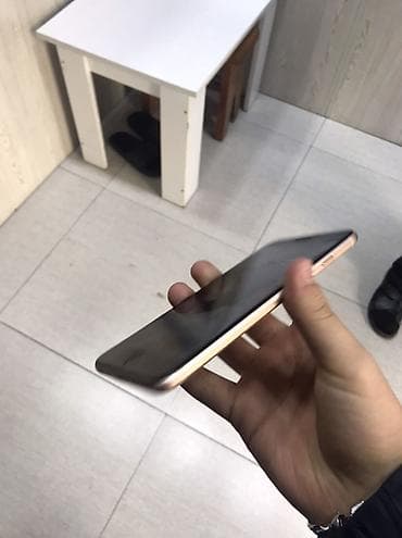iphon 13 mini: IPhone 8 Plus, Qızılı, Simsiz şarj — 3