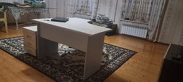 Ağ rəngli iş masaı - Geniş üst səth: noutbuk, monitor və yazı