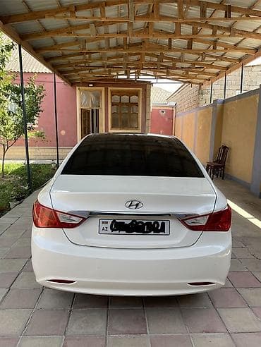 tank pro: Hyundai Sonata: 2.4 l | 2010 il Sedan — 5