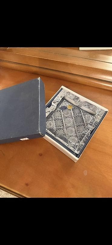 Bohemia kristal külqabı – kvadrat forma, klassik kəpənək və ulduz