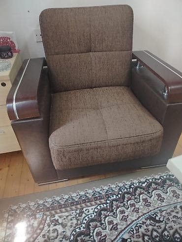 divan krislo: Divan kreslo . acilir. Bine . Qiymet 300 manat. Zehra.x m — 3