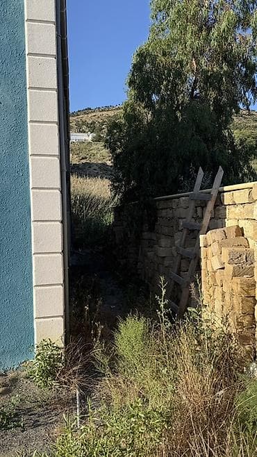 bina evleri: Bayıl qəsəbəsində yanaşı yerləşən 2 ayrı həyət evi satılır. - Hər ev — 6