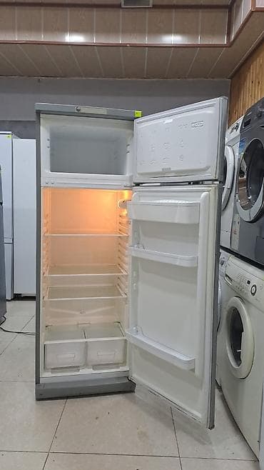 2 qapılı Indesit Soyuducu Satılır, rəng - Gümüşü