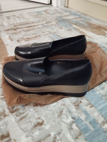 Toy paltarları və aksesuarları: Təzədir 1 dəfə istifadə olunub.razmer 39 — 1