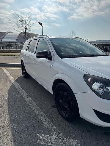 afdomobil: Opel Astra Caravan (Universal) - Kuzzov: universal (Caravan), ağ rəng — 2