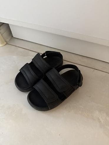 Детский мир: ZARA Uşaq üçün qara rəngli sandalet 25 ölçü oğlan üçün - Model: açıq — 1
