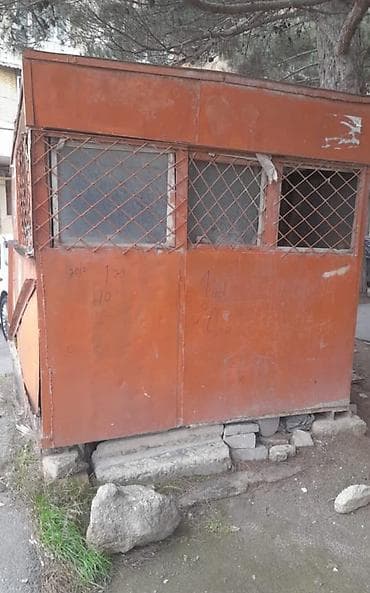 Köşk. 2000azn. Qalın dəmirdəndi. Eni, uzunu, hündürlüyü hamısı 2.50di
