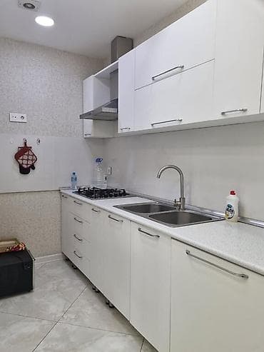 Гаражи: Mənzil isti pol, kombi və kondisioner ilə təmin olunub. İçində hər bir — 4