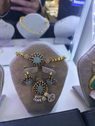 sebeke qizil sirqalar: Zərgərlik dəstləri – zövqlü aksesuar seçimi 1) Yaşıl daşlı çiçək — 4