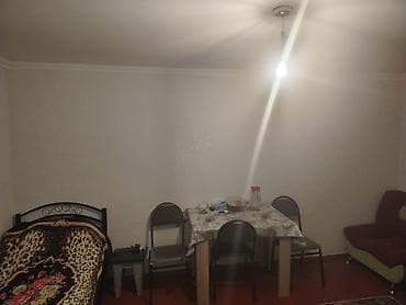 Səbail rayonunda yerləşən 2 otaqlı həyət evi satışdadır. Ev geniş — 4