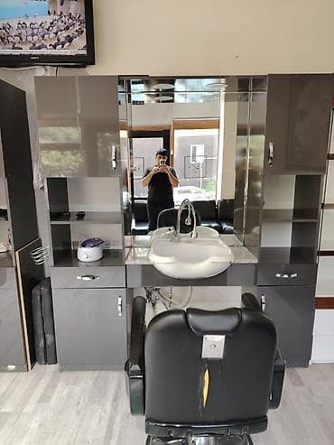 Салонные, медицинские комплекты мебели: Peşəkar bərbər salonu üçün tam dəst iş küncü - Geniş güzgülü bərbər — 2