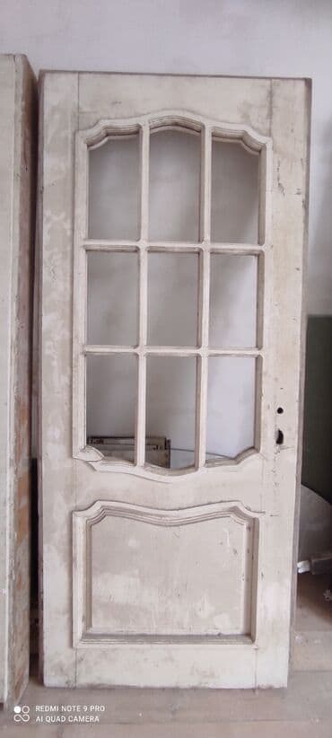 Furnitura və aksessuarlar: Qapı, Taxta qapı,Qapı satılır taxtadan ağ rəngli. İki ədəd qapı — 2