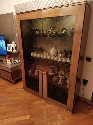 Digər avtomobillər: Şüşəli dolab vitrini — 2