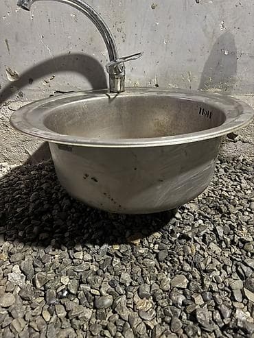 su krant: Dairəvi mətbəx çanağı və qarışdırıcı kran dəsti — 2
