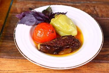 xaricde iş: Bas aspaz isi axtariram. 16 il is tebrubem var ki bunun da 10 ilini — 5