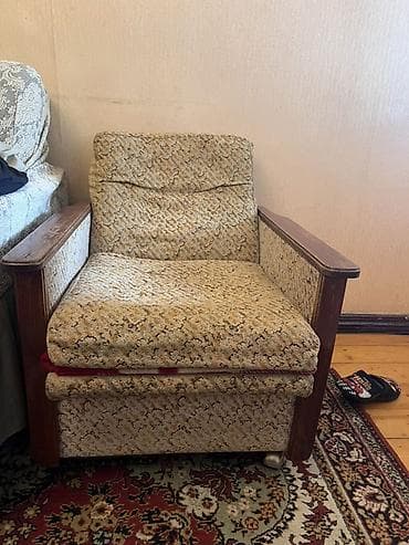 Kreslolar: Kreslo, Parça — 1