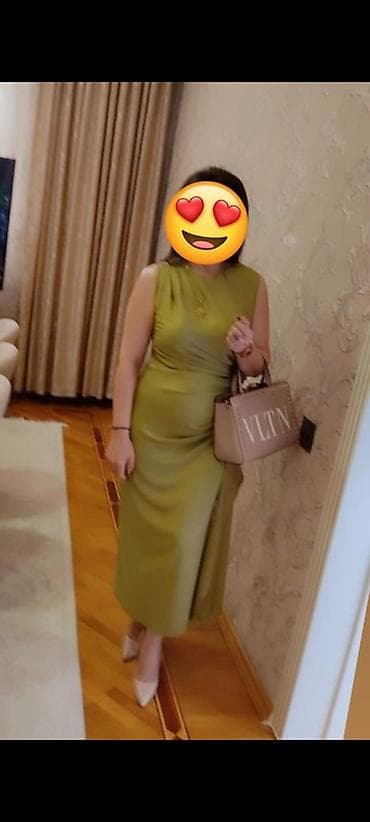 yara parfum: Qadın paltarı – zeytun/yaşıl rəngdə, midi uzunluqda, qolsuz model. Əla — 1