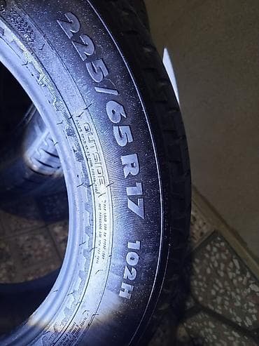 yuk tekerleri: Şin Nokian 225 / 65 / R 17 — 1