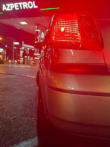 Kia Rio sedan – gümüş rəng, arxa ötürücülük işıqları LED görünüşlü — 2