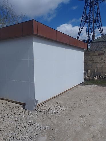 mağaza üçün konteyner: Alüminium kompozit panel və böyük şüşə vitrinlərlə yığılmış müasir — 2