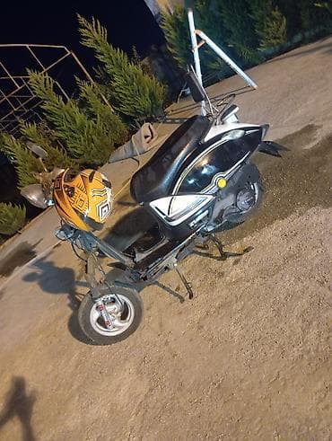 debilqe satisi: Şəhər içi rahat gediş üçün kompakt skuter/moped. Əsas xüsusiyyətlər — 8