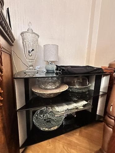 şuşə polka: Düz TV altlığı, Polkalı, Şüşəli — 4