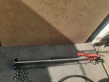 Əl ilə çalışan Kafel kəsən stanok