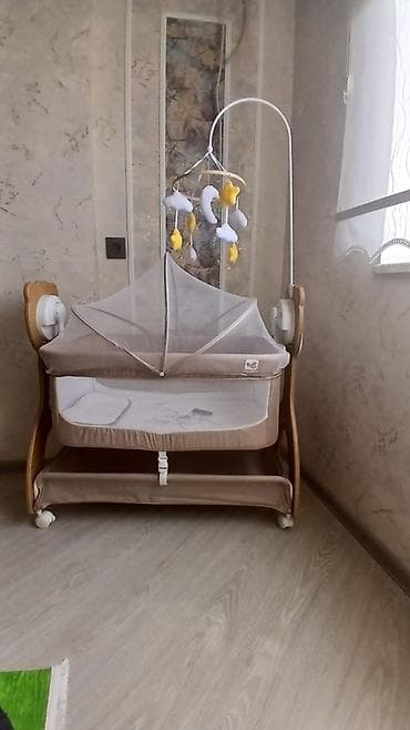 Oğlan və qız üçün, Dördbucaq, Beşik, Dəstsiz, Matras ilə, Yellənmə mexanizm ilə