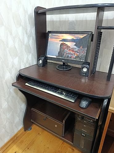Stol qarışıq satılır. Yığma kompyuterdir. Qiymət sondur