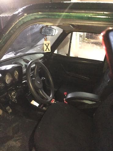 klass xl: VAZ 2106 sedan – klassik arxaötürməli model. Korpus tünd yaşıl/qaraya — 7