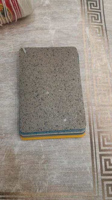 islenmis pol taxtasi: Müxtəlif rənglərdə və teksturalarda mövcud olan döşəmə nümunələrinin — 8