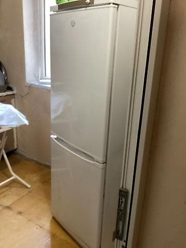 redmi 8 kabrolar: 2 qapılı Indesit Soyuducu Satılır, rəng - Ağ — 3