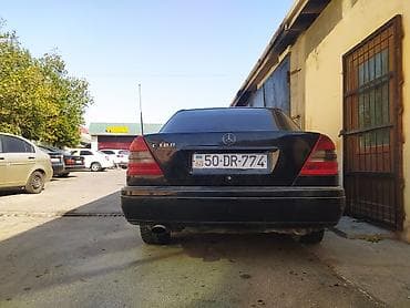 astra stop: Mercedes-Benz C180 sedan - Korpus: 4 qapılı sedan, qara rəng - Kuzov — 3