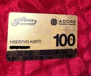 kisi ucun hediyeler: Sabina və ADORE (Perfumery & Cosmetics) mağazaları üçün 100 aznkik — 1